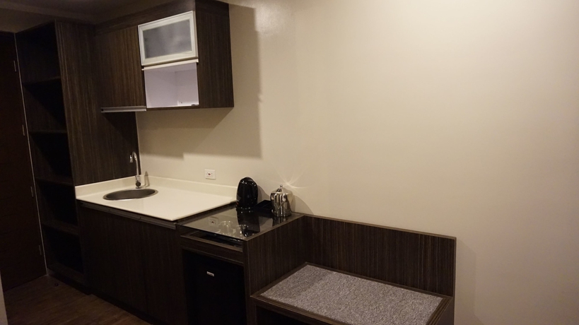Imagen de la habitación del Hotel West Avenue Suites. Foto 8