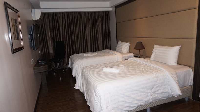 Imagen de la habitación del Hotel West Avenue Suites. Foto 9