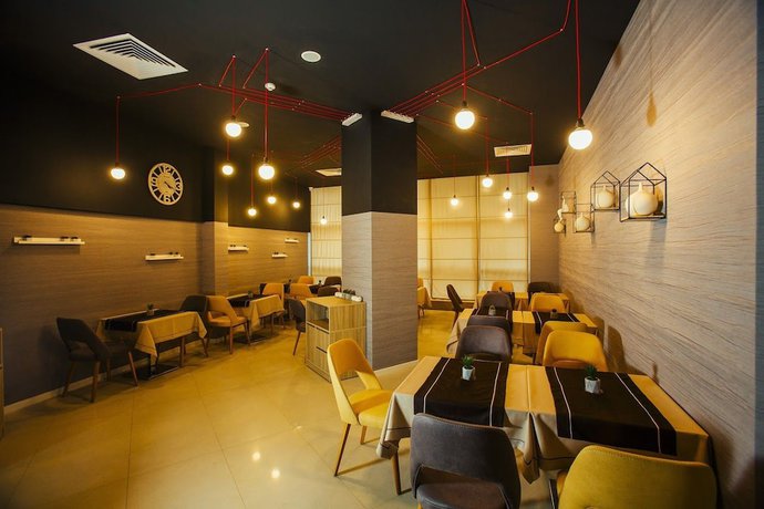 Imagen del bar/restaurante del Hotel West, Batumi. Foto 3