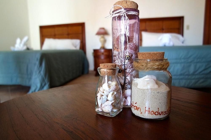 Imagen de la habitación del Hotel West Bay Colonial. Foto 2