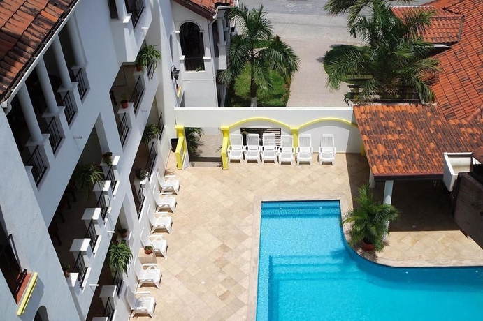 Imagen de la habitación del Hotel West Bay Colonial. Foto 3