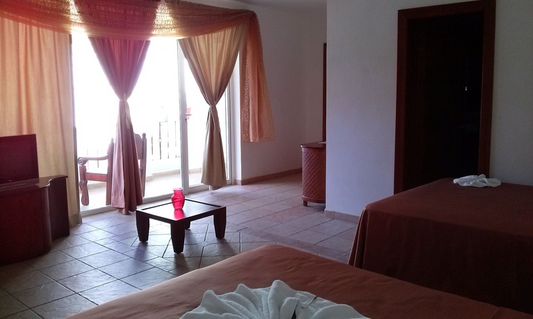 Imagen de la habitación del Hotel West Bay Colonial. Foto 6