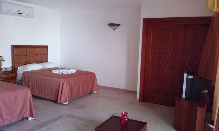 Imagen de la habitación del Hotel West Bay Colonial. Foto 7