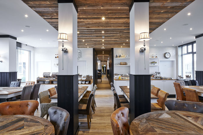 Imagen del bar/restaurante del Hotel West Bay. Foto 2