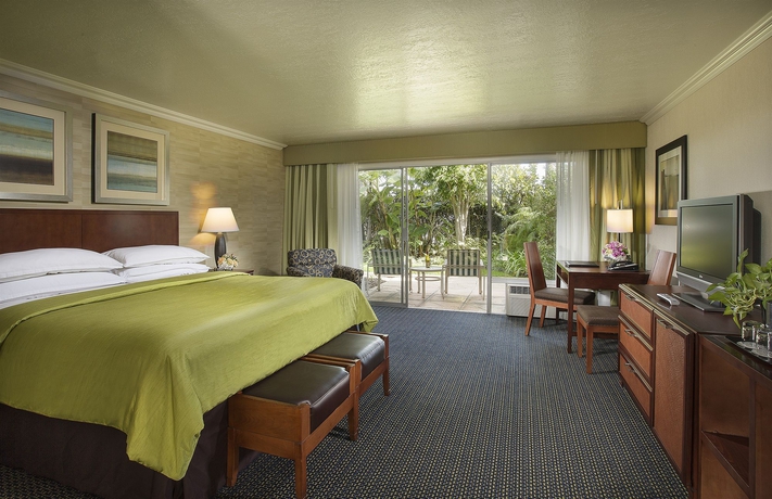 Imagen de los exteriores del Hotel West Beach Inn, A Coast. Foto 11