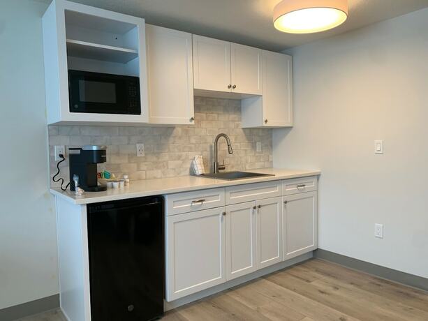 Imagen de la habitación del Hotel West Beach Suites. Foto 12
