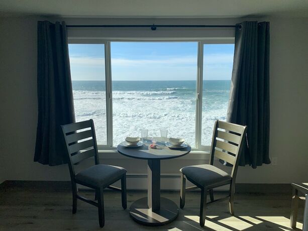 Imagen de la habitación del Hotel West Beach Suites. Foto 13
