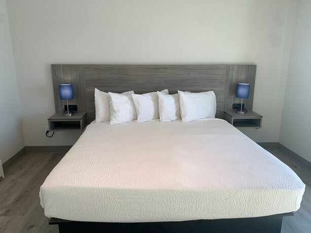 Imagen de la habitación del Hotel West Beach Suites. Foto 14