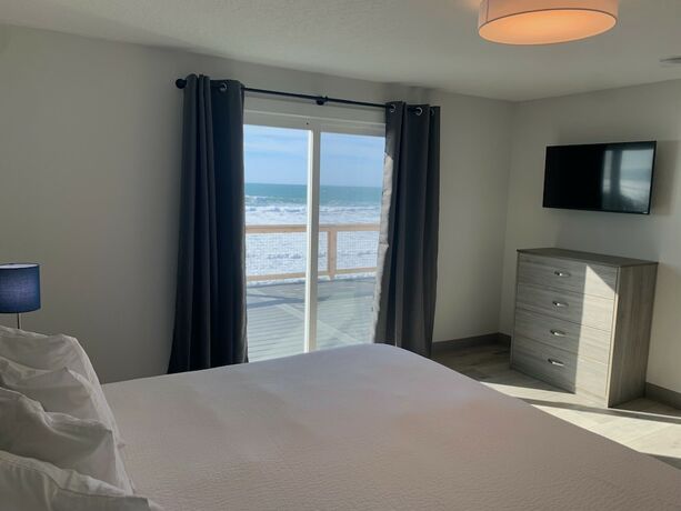 Imagen de la habitación del Hotel West Beach Suites. Foto 15