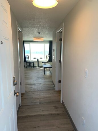 Imagen de la habitación del Hotel West Beach Suites. Foto 19