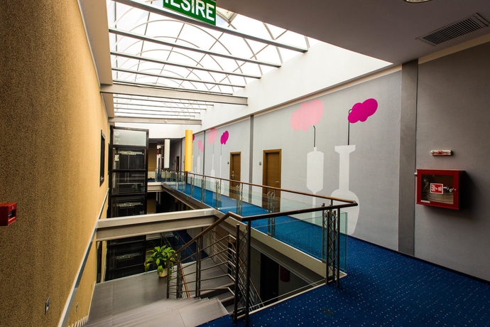 Imagen de los interiores del Hotel West City. Foto 10