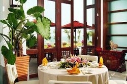 Imagen del bar/restaurante del Hotel West Coast Spa Resort Hainan. Foto 2