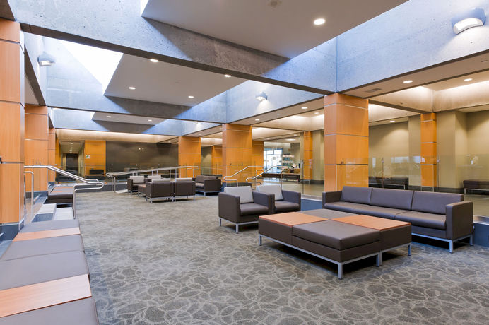 Imagen de los interiores del Hotel West Coast Suites At Ubc. Foto 9
