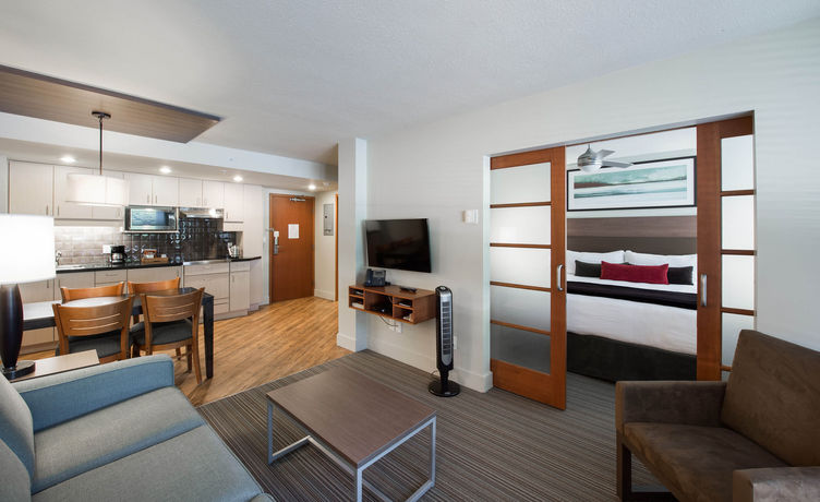 Imagen de los interiores del Hotel West Coast Suites At Ubc. Foto 16
