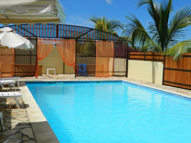 Imagen de la piscina del Hotel West Coast View. Foto 13