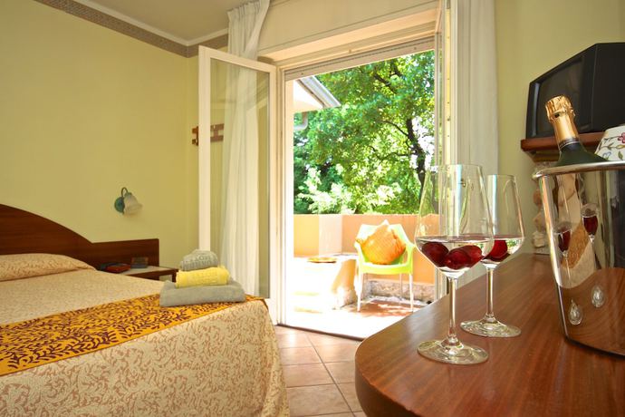 Imagen de la habitación del Hotel West Garda. Foto 17