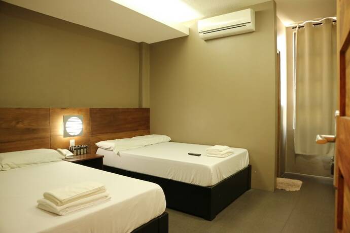 Imagen de la habitación del Hotel West Gate. Foto 11