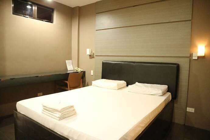 Imagen de la habitación del Hotel West Gate. Foto 16