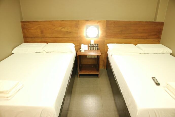 Imagen de la habitación del Hotel West Gate. Foto 17