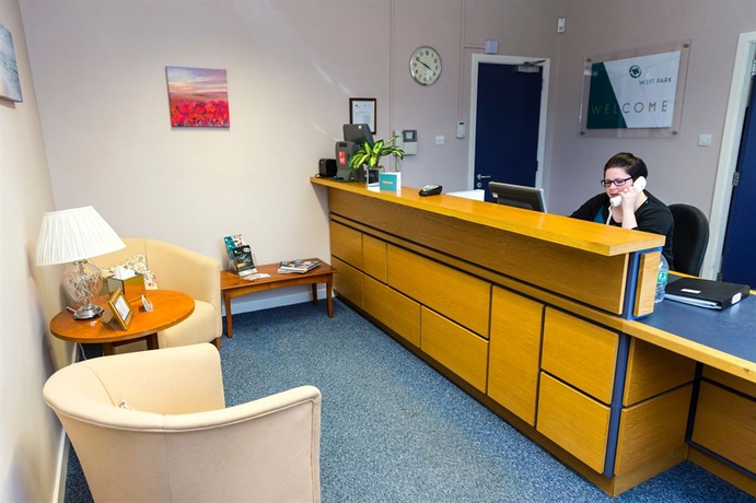 Imagen de los interiores del Hotel West Park Summer Campus. Foto 5