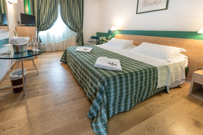 Imagen de la habitación del Hotel West Point Airport. Foto 4