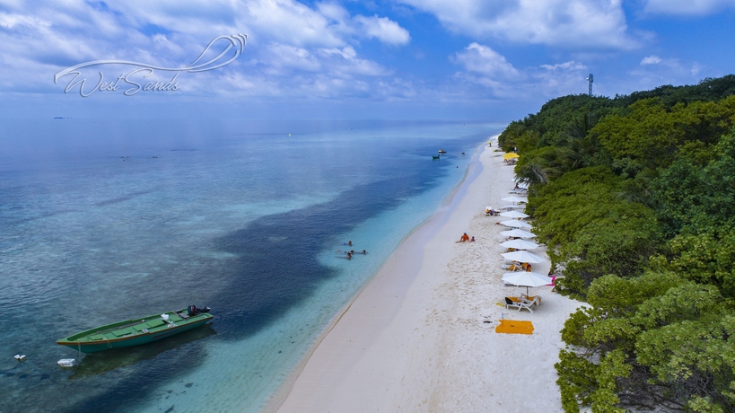 Imagen de los exteriores del Hotel West Sands. Foto 13