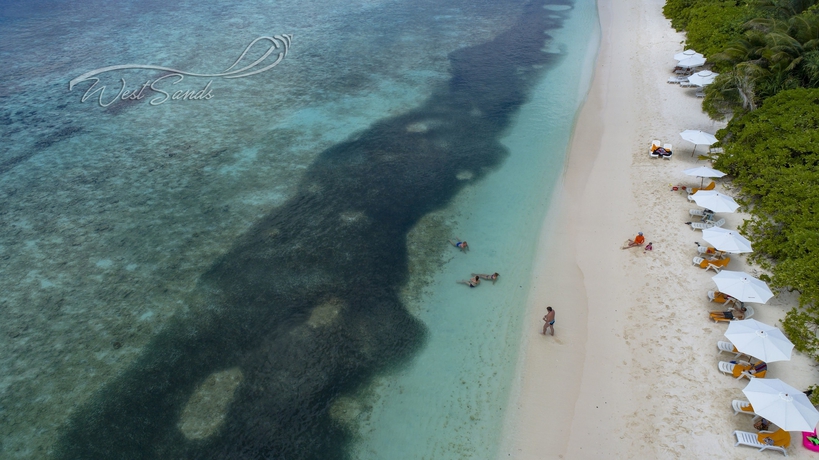 Imagen de los exteriores del Hotel West Sands. Foto 19