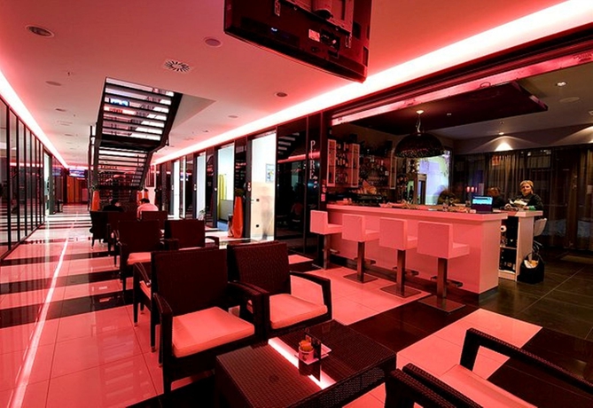 Imagen del bar/restaurante del Hotel West Side Gallery Apartments. Foto 4