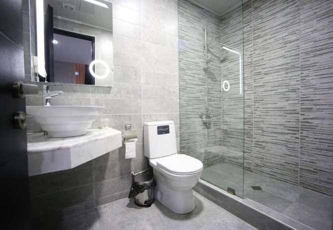 Imagen de la habitación del Hotel West Tower Hotel. Foto 7