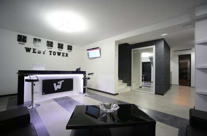 Imagen de los interiores del Hotel West Tower Hotel. Foto 18