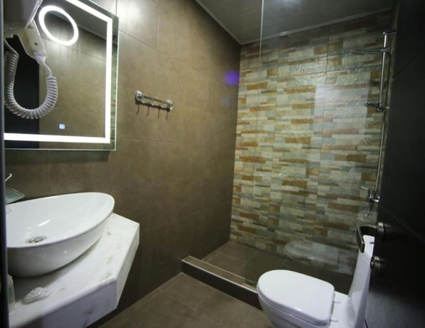 Imagen de la habitación del Hotel West Tower Hotel. Foto 17