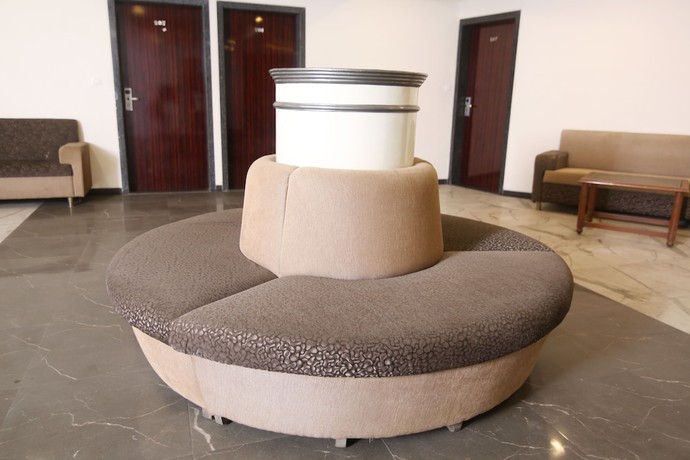 Imagen de los interiores del Hotel West View, Bhilad. Foto 13
