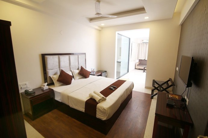 Imagen de la habitación del Hotel West View, Bhilad. Foto 6