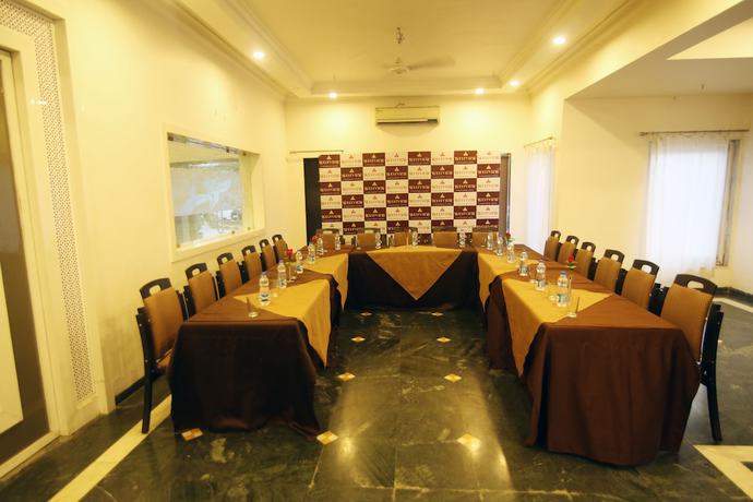 Imagen del bar/restaurante del Hotel West View, Bhilad. Foto 4