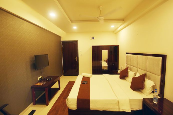 Imagen de los interiores del Hotel West View, Bhilad. Foto 16