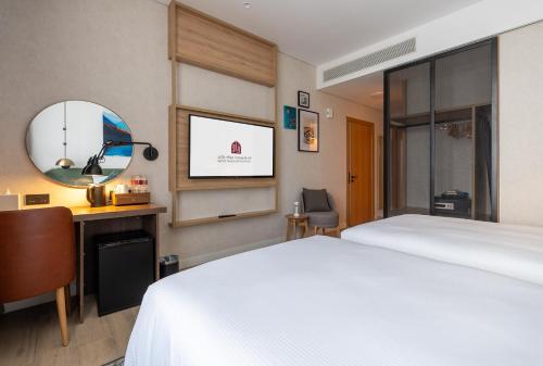 Imagen de la habitación del Hotel West Walk Retaj. Foto 18