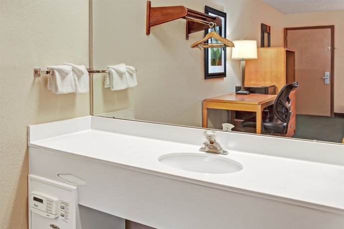 Imagen de la habitación del Hotel WestSpring Inn - Westlake Cleveland. Foto 7