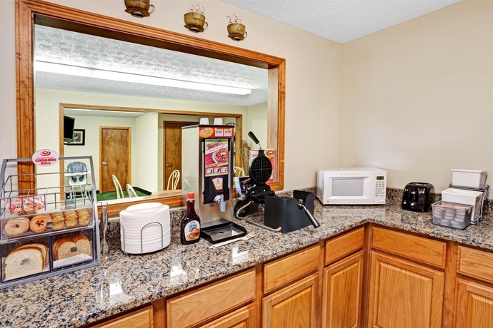 Imagen del bar/restaurante del Hotel WestSpring Inn - Westlake Cleveland. Foto 3