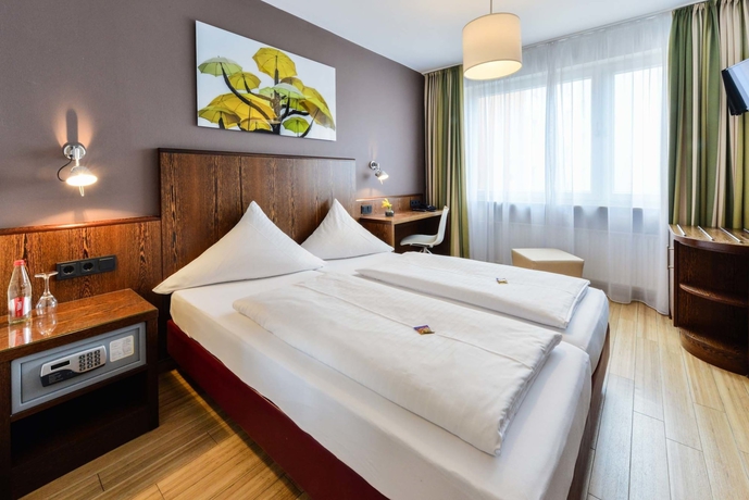 Imagen de la habitación del Hotel Westend. Foto 10