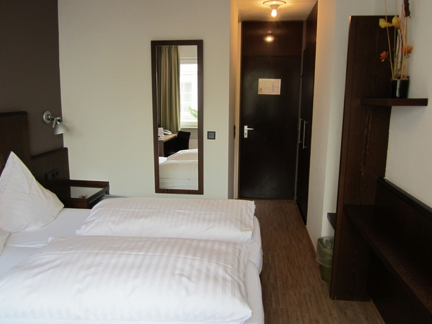 Imagen de la habitación del Hotel Westend, Munich. Foto 11