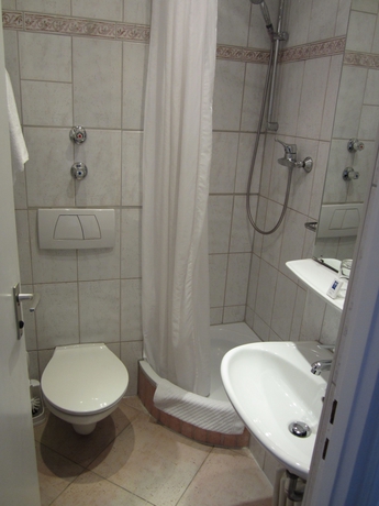 Imagen de la habitación del Hotel Westend, Munich. Foto 13