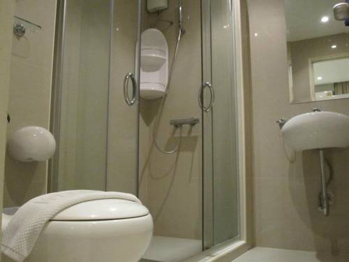 Imagen de la habitación del Hotel Westerly Hill Pattaya. Foto 3