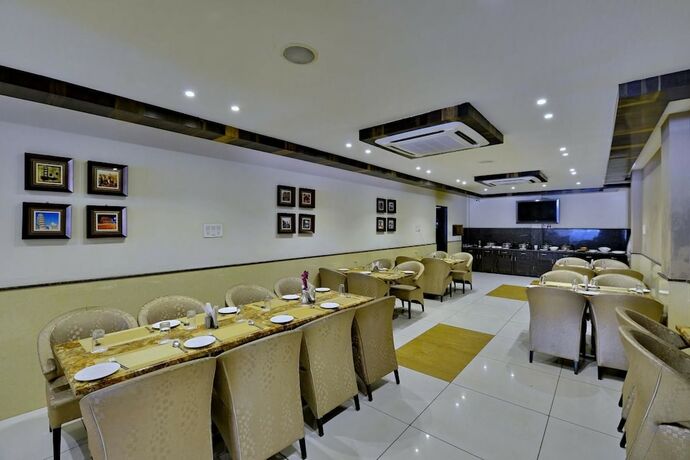 Imagen del bar/restaurante del Hotel Western, Bhopal. Foto 14