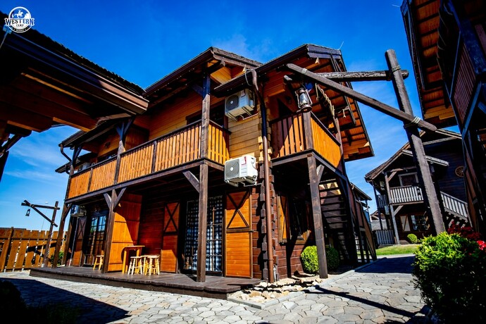 Imagen de la habitación del Hotel Western Camp Resort. Foto 17