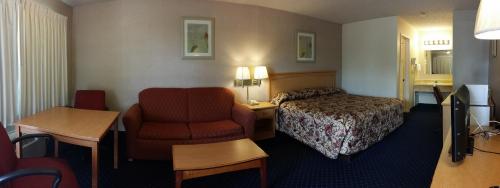 Imagen de la habitación del Hotel Western Inn Lakewood. Foto 3