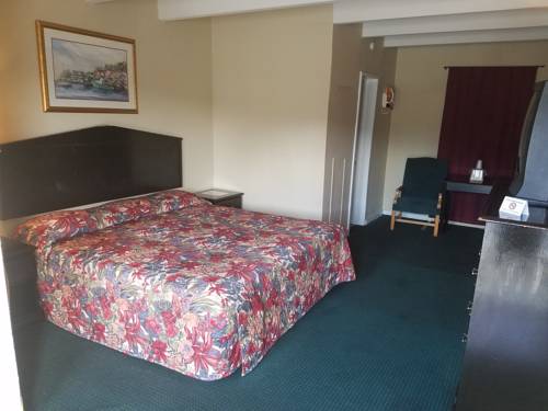 Imagen de la habitación del Hotel Western Inn - Pensacola. Foto 8