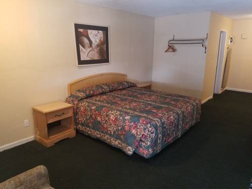 Imagen de la habitación del Hotel Western Inn - Pensacola. Foto 9