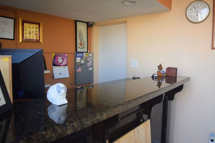 Imagen de los interiores del Hotel Western Inn and Suites. Foto 19