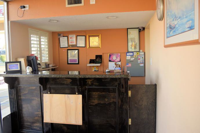 Imagen de los interiores del Hotel Western Inn and Suites. Foto 20