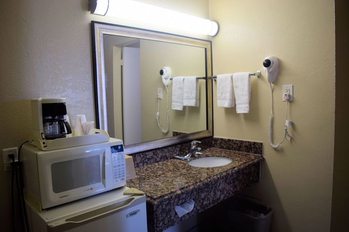 Imagen de la habitación del Hotel Western Inn and Suites. Foto 12